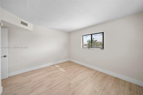 Apartment in Hialeah, Florida 1 bedroom, 55.74 sq.m. № 2042011 - photo 2
