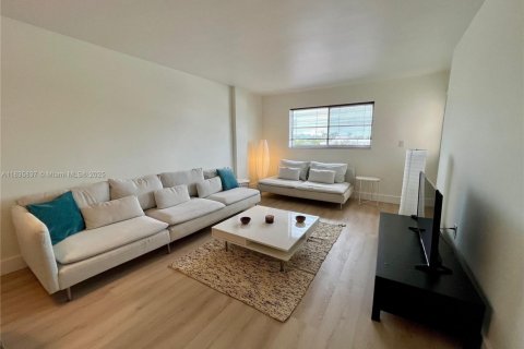 Condominio en venta en Miami Beach, Florida, 1 dormitorio, 72 m2 № 1827456 - foto 2