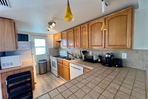 Condominio en venta en Miami Beach, Florida, 1 dormitorio, 72 m2 № 1827456 - foto 4