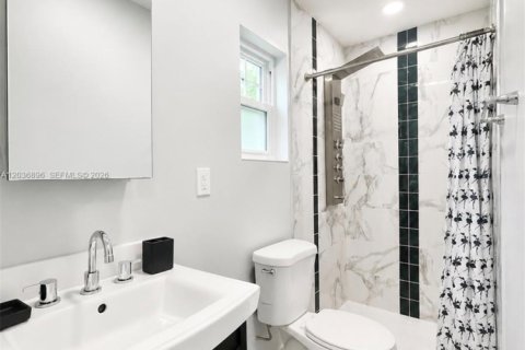 House in Fort Lauderdale, Florida 3 bedrooms, 107.67 sq.m. № 2178420 - photo 4