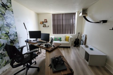 Снять в аренду квартиру в Майами, Флорида 2 спальни, 93.83м2, № 2006076 - фото 5