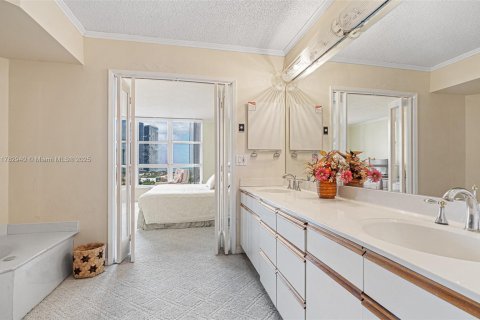 Купить кондоминиум в Авентура, Флорида 3 спальни, 159.98м2, № 1865314 - фото 28