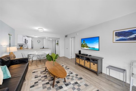 Купить кондоминиум в Майами-Бич, Флорида 1 спальня, 69.68м2, № 1922929 - фото 5