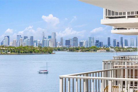 Купить кондоминиум в Майами-Бич, Флорида 1 спальня, 69.68м2, № 1922929 - фото 1