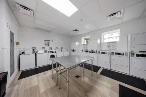 Купить кондоминиум в Майами-Бич, Флорида 1 спальня, 69.68м2, № 1922929 - фото 30