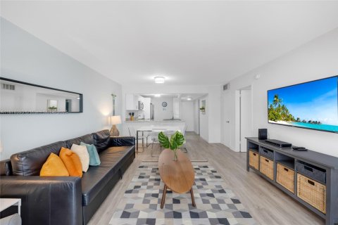 Купить кондоминиум в Майами-Бич, Флорида 1 спальня, 69.68м2, № 1922929 - фото 4