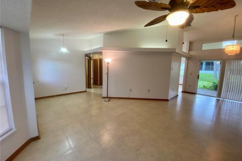 Villa ou maison à louer à Spring Hill, Floride: 3 chambres, 147.81 m2 № 2314820 - photo 7