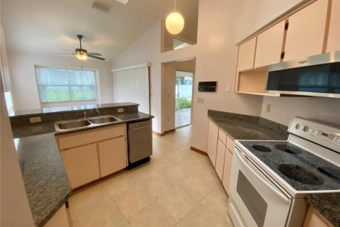 Villa ou maison à louer à Spring Hill, Floride: 3 chambres, 147.81 m2 № 2314820 - photo 9