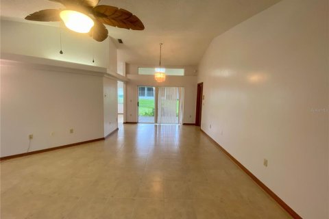 Villa ou maison à louer à Spring Hill, Floride: 3 chambres, 147.81 m2 № 2314820 - photo 6