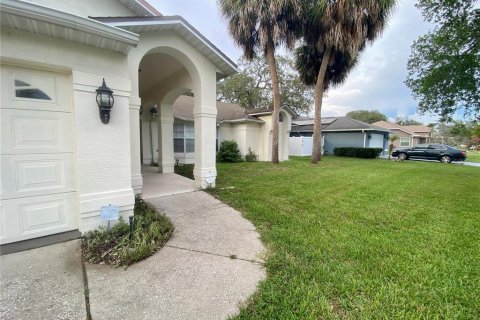 Villa ou maison à louer à Spring Hill, Floride: 3 chambres, 147.81 m2 № 2314820 - photo 3