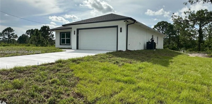 House in Lehigh Acres, Florida 4 bedrooms, 153.47 sq.m. № 2098078