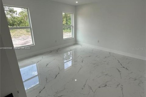 House in Lehigh Acres, Florida 4 bedrooms, 153.47 sq.m. № 2098078 - photo 11