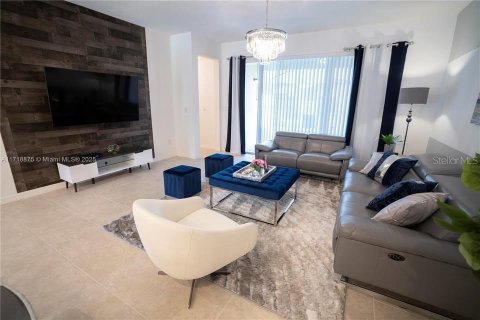 Adosado en venta en Kissimmee, Florida, 3 dormitorios, 182.27 m2 № 2205093 - foto 3