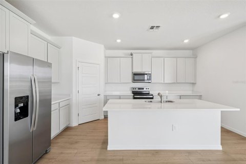House in Lakeland, Florida 5 bedrooms, 231.33 sq.m. № 2113692 - photo 12