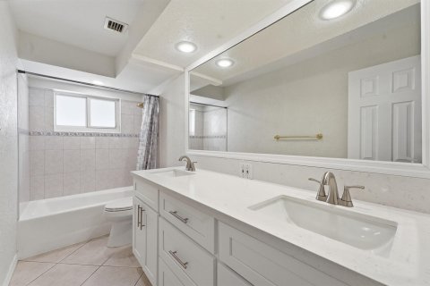 Villa ou maison à louer à Fort Lauderdale, Floride: 4 chambres, 220.36 m2 № 2085538 - photo 25