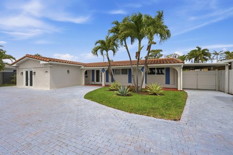 Villa ou maison à louer à Fort Lauderdale, Floride: 4 chambres, 220.36 m2 № 2085538 - photo 2