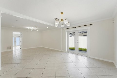Villa ou maison à louer à Fort Lauderdale, Floride: 4 chambres, 220.36 m2 № 2085538 - photo 8