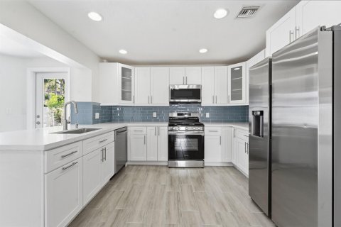 Villa ou maison à louer à Fort Lauderdale, Floride: 4 chambres, 220.36 m2 № 2085538 - photo 13