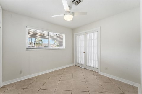 Villa ou maison à louer à Fort Lauderdale, Floride: 4 chambres, 220.36 m2 № 2085538 - photo 10