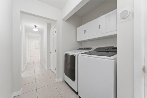 Villa ou maison à louer à Fort Lauderdale, Floride: 4 chambres, 220.36 m2 № 2085538 - photo 23