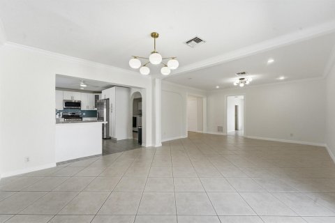 Villa ou maison à louer à Fort Lauderdale, Floride: 4 chambres, 220.36 m2 № 2085538 - photo 7