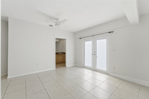 Villa ou maison à louer à Fort Lauderdale, Floride: 4 chambres, 220.36 m2 № 2085538 - photo 19