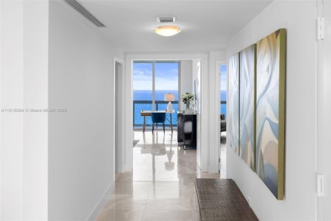Condominio en venta en Miami Beach, Florida, 2 dormitorios, 226.31 m2 № 1784040 - foto 20