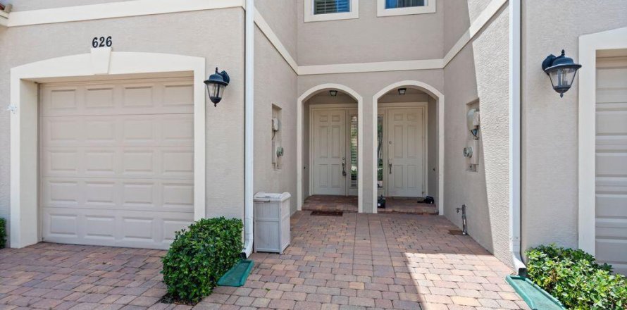 Adosado en Stuart, Florida 2 dormitorios, 158.68 m2 № 2077904
