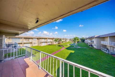 Condo in Miami Gardens, Florida, 1 bedroom  № 2004416 - photo 18