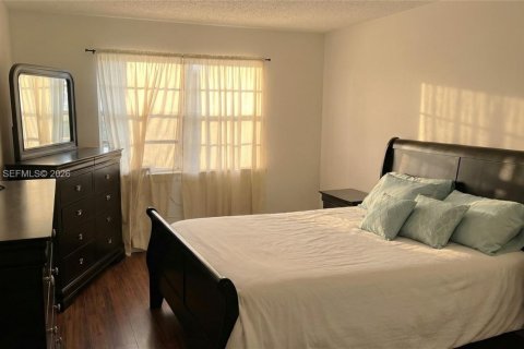 Condo in Miami Gardens, Florida, 1 bedroom  № 2004416 - photo 10
