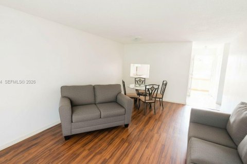 Condo in Miami Gardens, Florida, 1 bedroom  № 2004416 - photo 2