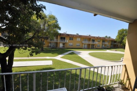 Condo in Miami Gardens, Florida, 1 bedroom  № 2004416 - photo 3