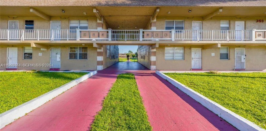 Condo in Miami Gardens, Florida, 1 bedroom  № 2004416