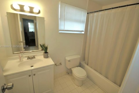 Condo in Miami Gardens, Florida, 1 bedroom  № 2004416 - photo 14