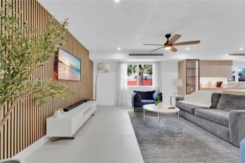 Casa en venta en Plantation, Florida, 4 dormitorios, 254.74 m2 № 2169352 - foto 5
