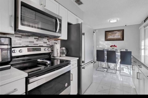 Villa ou maison à vendre à Apopka, Floride: 3 chambres, 110.18 m2 № 2120989 - photo 4