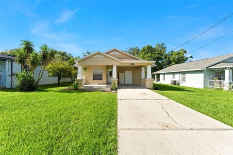 House in Lakeland, Florida 3 bedrooms, 128.11 sq.m. № 2308121