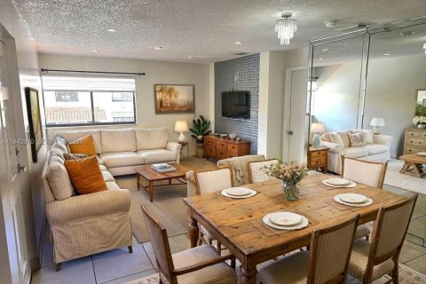 Copropriété à vendre à Hialeah, Floride: 2 chambres, 78.69 m2 № 1998052 - photo 7
