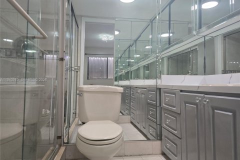 Copropriété à vendre à Hialeah, Floride: 2 chambres, 78.69 m2 № 1998052 - photo 3