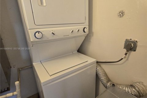 Copropriété à vendre à Hialeah, Floride: 2 chambres, 78.69 m2 № 1998052 - photo 8