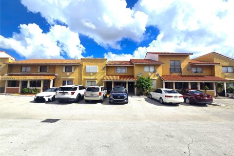 Copropriété à vendre à Hialeah, Floride: 2 chambres, 78.69 m2 № 1998052 - photo 1