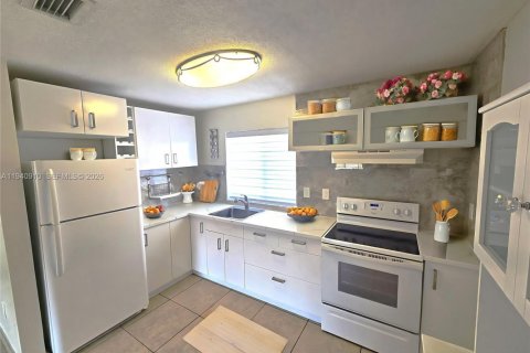 Copropriété à vendre à Hialeah, Floride: 2 chambres, 78.69 m2 № 1998052 - photo 6