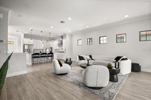 House in Orlando, Florida 4 bedrooms, 323.39 sq.m. № 1826892 - photo 4