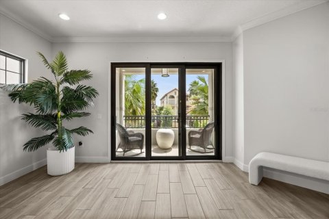 House in Orlando, Florida 4 bedrooms, 323.39 sq.m. № 1826892 - photo 6