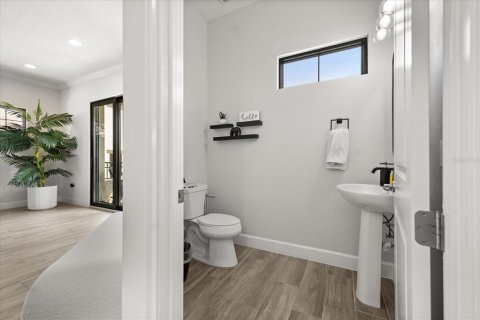House in Orlando, Florida 4 bedrooms, 323.39 sq.m. № 1826892 - photo 9