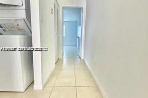 Condo in Fort Lauderdale, Florida, 2 bedrooms  № 2068628 - photo 9