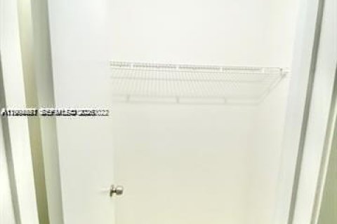 Condo in Fort Lauderdale, Florida, 2 bedrooms  № 2068628 - photo 14