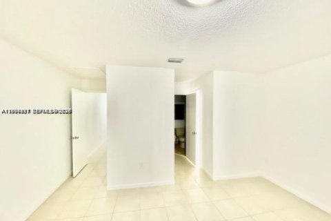 Condo in Fort Lauderdale, Florida, 2 bedrooms  № 2068628 - photo 12