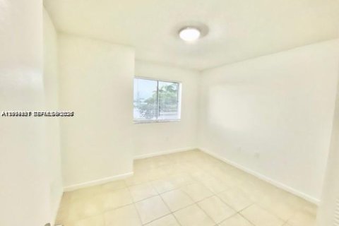 Condo in Fort Lauderdale, Florida, 2 bedrooms  № 2068628 - photo 16