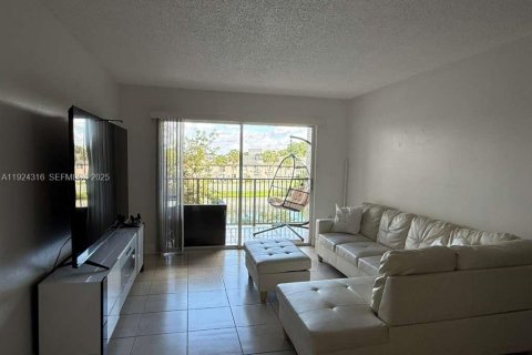 Copropriété à louer à Miami, Floride: 2 chambres, 82.4 m2 № 1982829 - photo 15